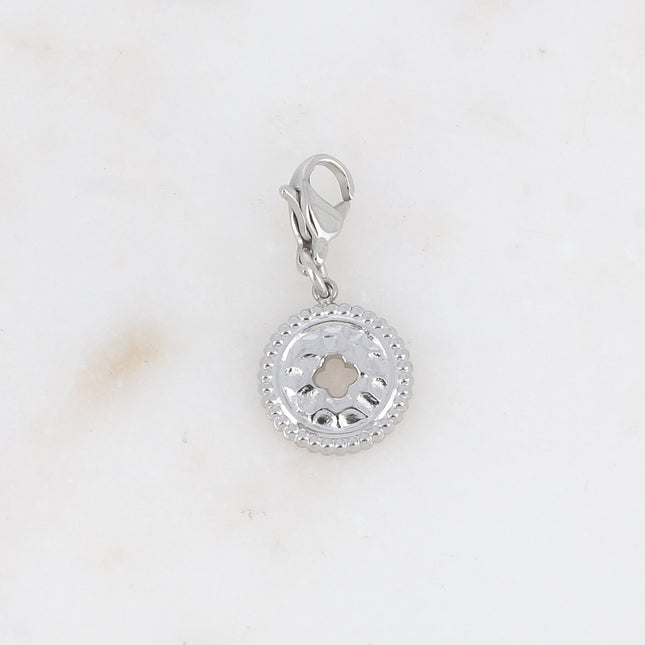 Charm - médaillon rond martelé et trèfle ajouré