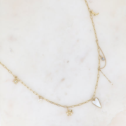 Sautoir - maille aux anneaux ovales avec breloques (coeur nacré, fleur, étoile, perles d'eau douce, lune, cristaux)