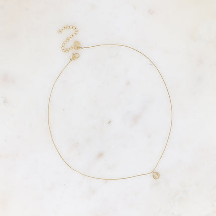 Collier - maille fine type serpent avec petit pendentif cauri