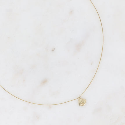 Collier - maille fine type serpent avec petit pendentif coquillage