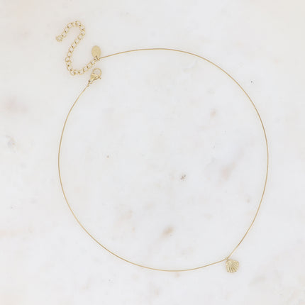 Collier - maille fine type serpent avec petit pendentif coquillage