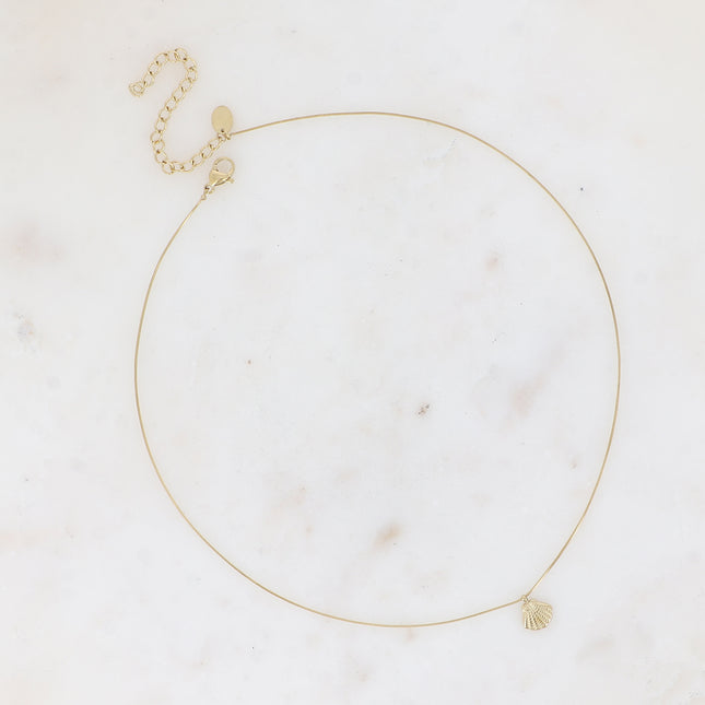 Necklace - fine snake-like chain with small shell pendant