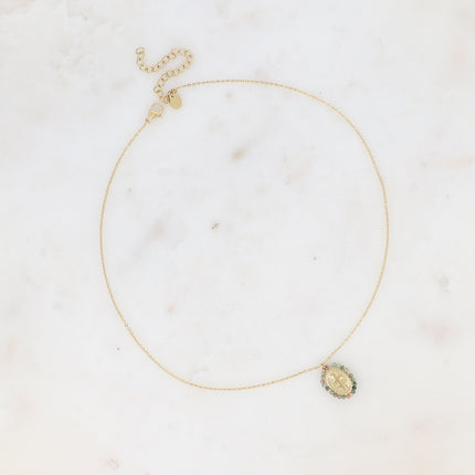 Collier - médaillon ovale croix religieuse et pierres naturelles