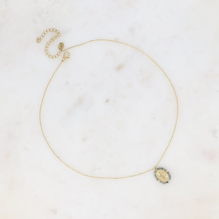 Collier - médaillon ovale croix religieuse et pierres naturelles