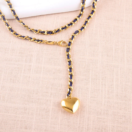 Chaîne de ventre Solor - maille et tissu tressé, pendentif coeur