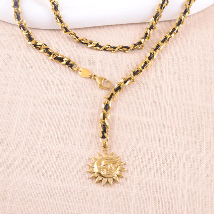 Chaîne de ventre Lioren - maille et tissu tressé, pendentif éclipse, lune et soleil