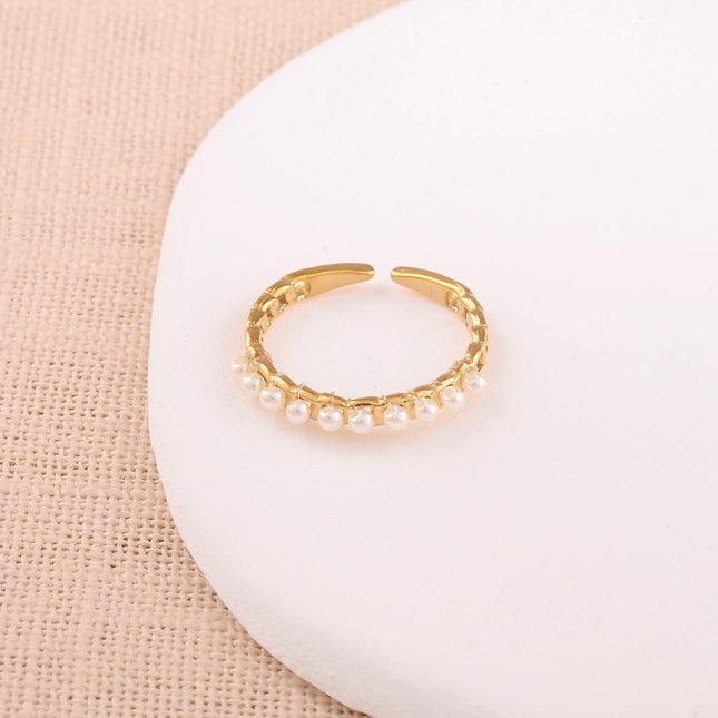 Bague - anneau maillé avec perles de résine blanche