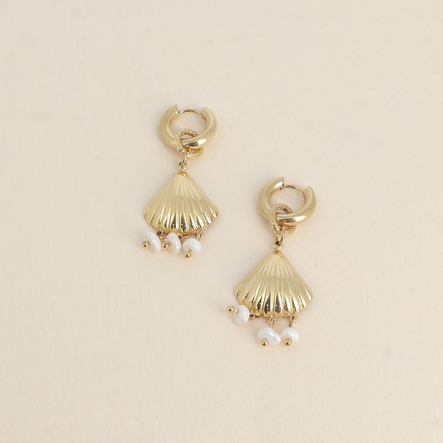 Créoles - coquillage et 3 perles d'eau douce pendantes