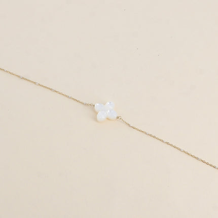 Bracelet - maille émaillée et pendentif trèfle nacré