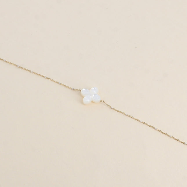 Bracelet - enameled mesh and mother-of-pearl clover pendant