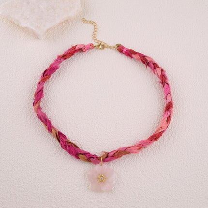 Collier en tissu tressé - fleur en pierre naturelle avec cristal