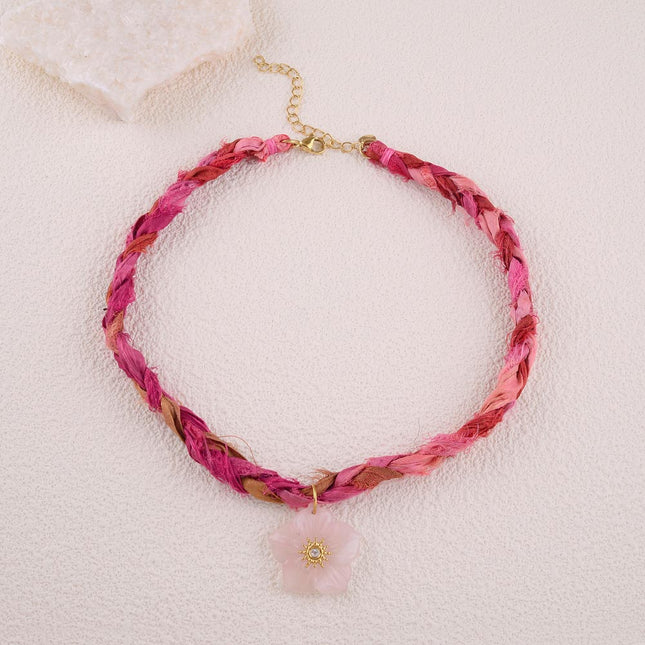 Collier en tissu tressé - fleur en pierre naturelle avec cristal