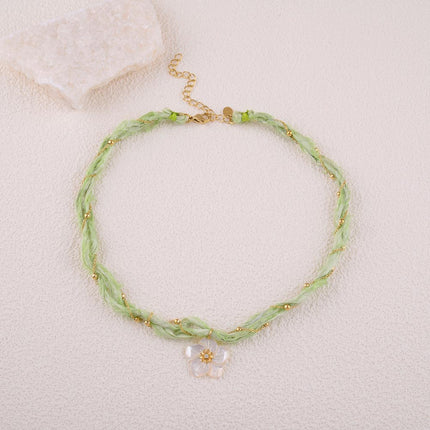 Collier en tissu tressé Naïora - fleur nacrée avec cristal