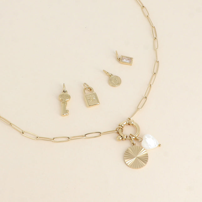 Cartelette CARPEDIEM Collier et 6 pendentifs (rosace et coeur nacré)