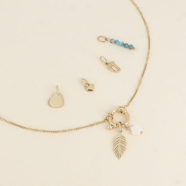 Cartelette CARPEDIEM Collier et 6 pendentifs (feuillage et fleur nacrée)