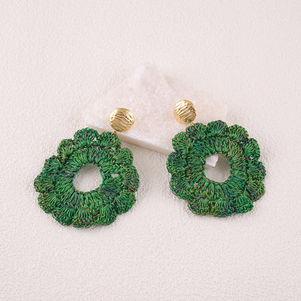 Boucles pendantes Calyma - pièce ronde et pièce en tissu tressé formant fleur