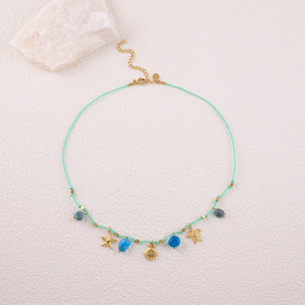Collier - cordon avec pampilles (coquillages, étoile de mer, tortue) et pierres naturelles