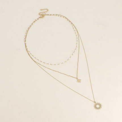 Collier Callia - étoile - 3 rangs, maille émaillée, étoile du Nord et soleil milgrain