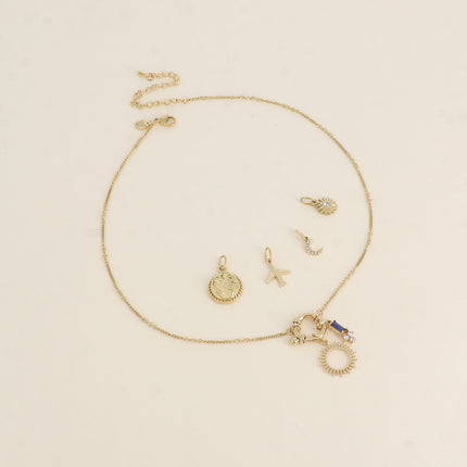 Cartelette CARPEDIEM Collier et 6 pendentifs (soleil et cristaux)