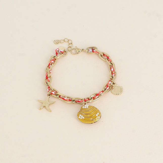 Bracelet - chaîne et cordon tressé, 3 pampilles (étoile de mer, coquillage émaillé et coquillage)