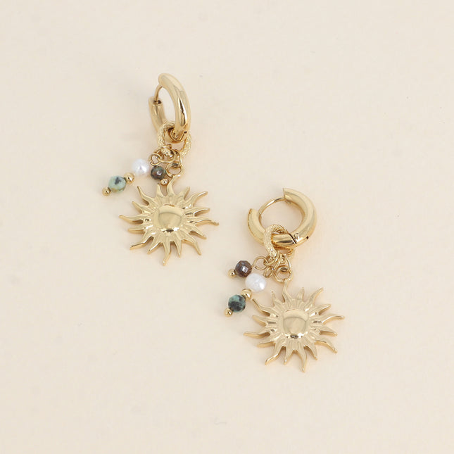 Créoles - pierres naturelles, perle d'eau douce et pendentif soleil