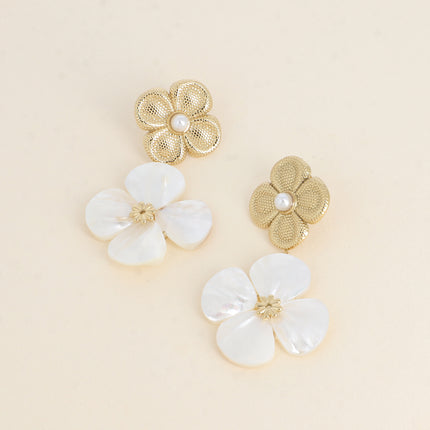 Boucles pendantes - 2 fleurs, texturée et nacrée