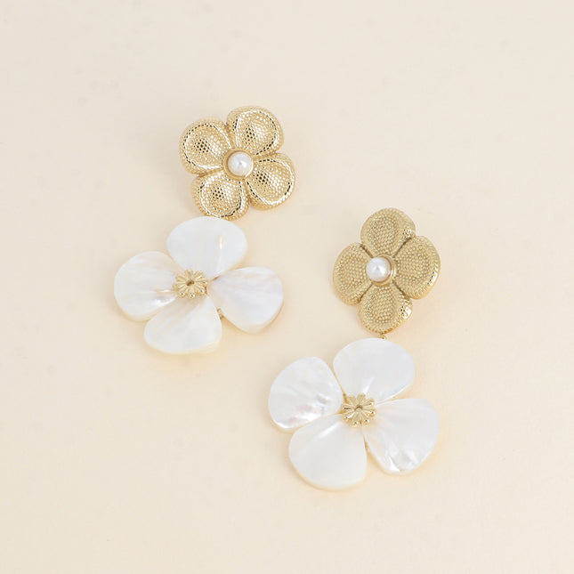 Boucles pendantes - 2 fleurs, texturée et nacrée