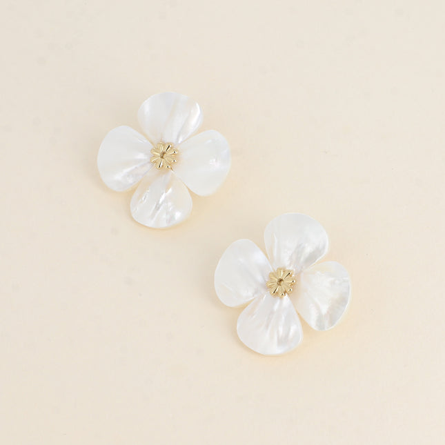 Stud earrings - mother-of-pearl flower 34mm