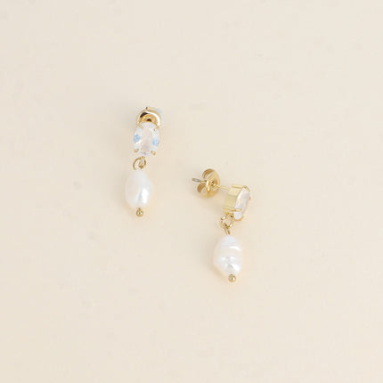Boucles pendantes - cristal ovale et perles d'eau douce
