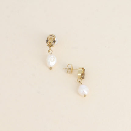 Boucles pendantes - cristal ovale et perles d'eau douce