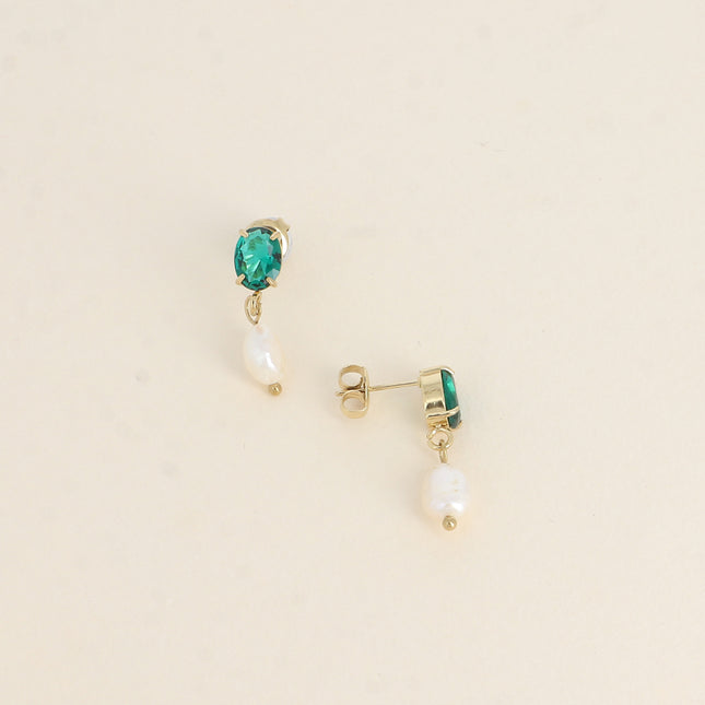 Boucles pendantes - cristal ovale et perles d'eau douce