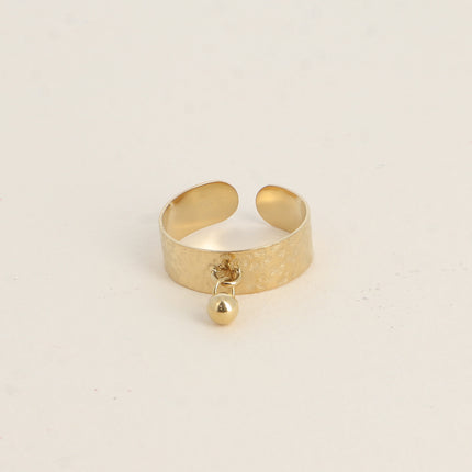 Bague - anneau martelé et pampille petite boule
