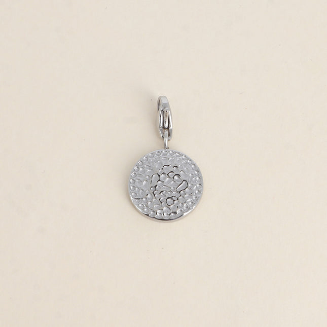 Charm - pièce ronde martelée