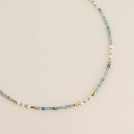 Collier sur câble - perles en acier, perles d'eau douce et pierres naturelles cubiques