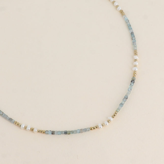 Collier sur câble - perles en acier, perles d'eau douce et pierres naturelles cubiques