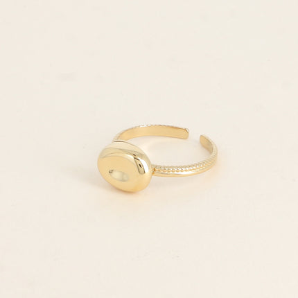 Bague - petite pastille bombée et incurvée