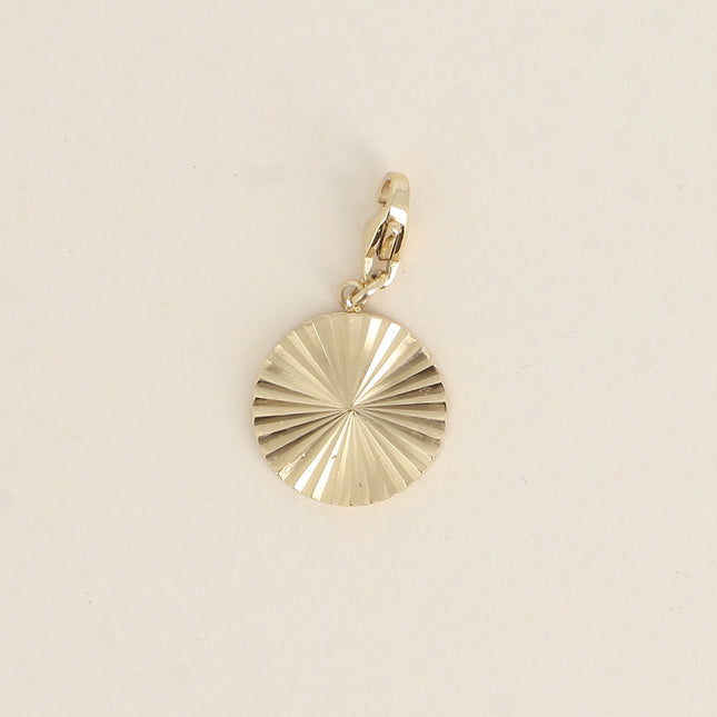 Charm - round with ribbed lines