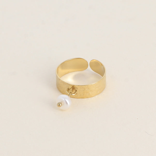 Bague - anneau martelé et perle d'eau douce