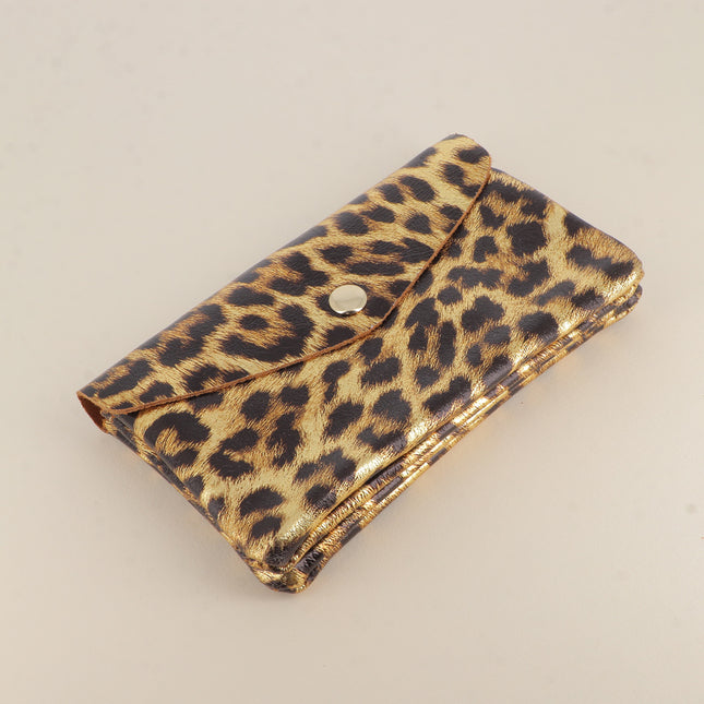 Pochette Barcelone Léopard - 1 bouton aimanté, 1 zip et 3 poches