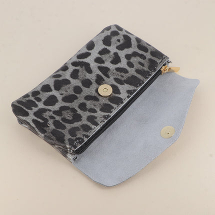 Pochette Barcelone Léopard - 1 bouton aimanté, 1 zip et 3 poches