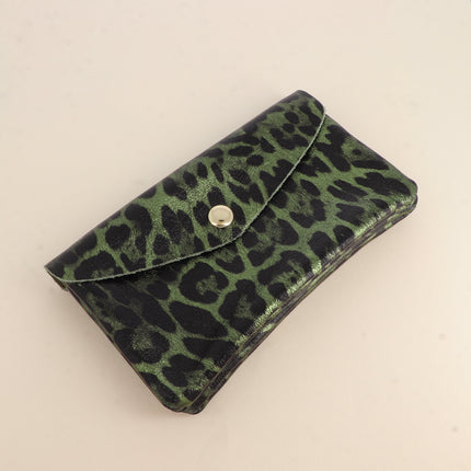 Pochette Barcelone Léopard - 1 bouton aimanté, 1 zip et 3 poches