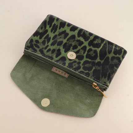 Pochette Barcelone Léopard - 1 bouton aimanté, 1 zip et 3 poches