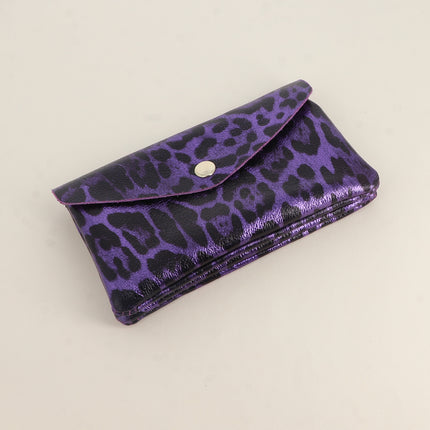 Pochette Barcelone Léopard - 1 bouton aimanté, 1 zip et 3 poches
