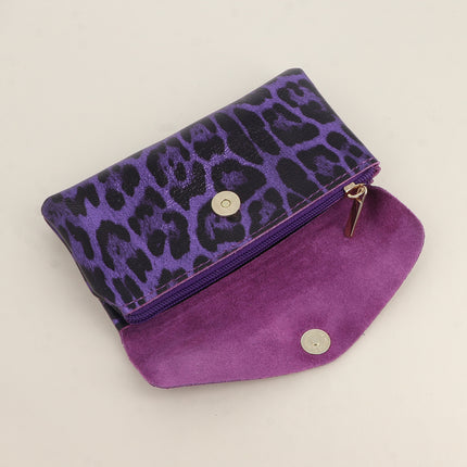 Pochette Barcelone Léopard - 1 bouton aimanté, 1 zip et 3 poches