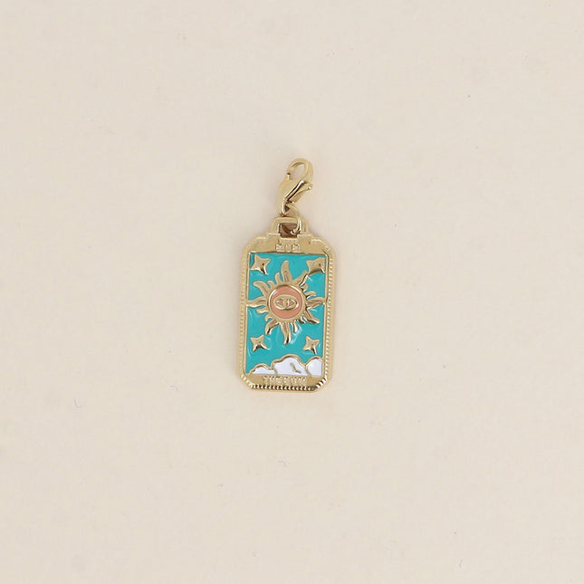 Charm Lucinae - plaquette avec oeil et soleil, nuages et étoiles