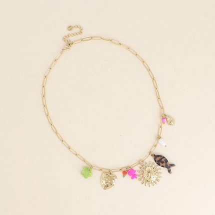 Collier - coeur martelé, soleil, fleur et poisson en résine, pierres naturelles