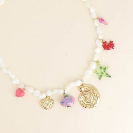 Collier sur fil Lunara - perles nacrées, coquillages, poisson, étoile de mer et crabe