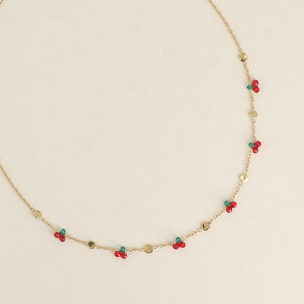 Collier - pastilles rondes martelées et de perles cerises