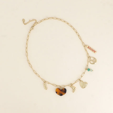 Collier - coeurs, plaquette AMOUR en émail, croissant, bretzel et perles