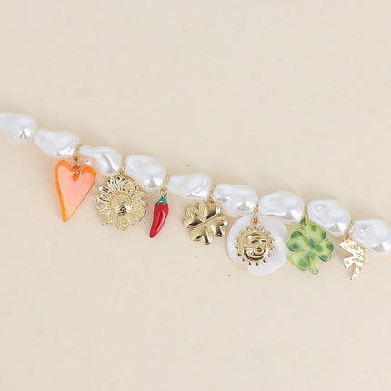 Bracelet sur fil Vespera - perles en résine blanche, coeur, fleur, piment, trèfles, soleil, pièce nacrée et oiseau